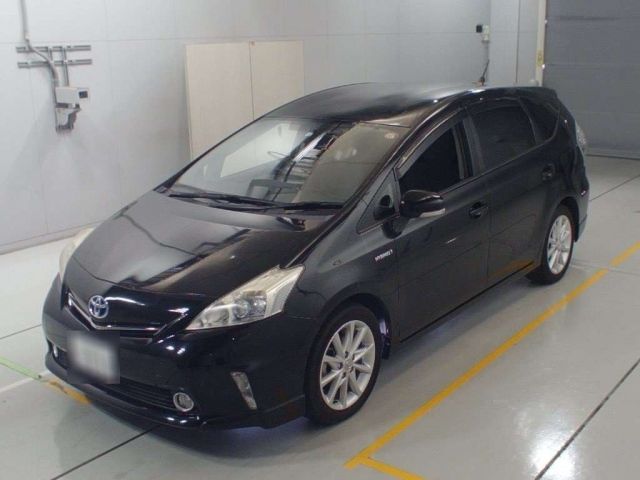 30521 Toyota Prius alpha ZVW41W 2012 г. (CAA Chubu)